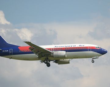 Localizaron las cajas negras del avión que se estrelló contra el mar en Indonesia