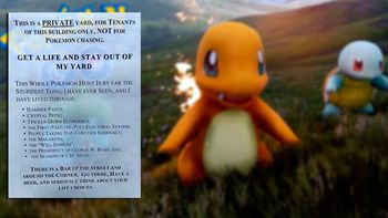los jugadores de pokemon go van a su patio, se canso y escribio un cartel los jugadores de pokemon go van a su patio, se canso y escribio un cartel