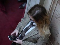 Lilia Lemoine, chateando con Martín Menem. Lilia Lemoine, chateando con Martín Menem.