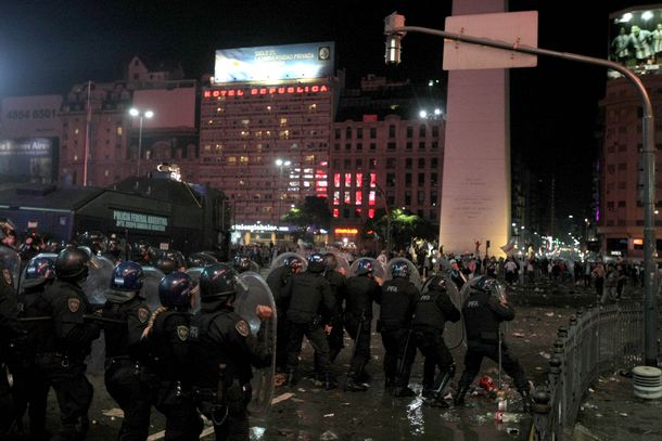 Incidentes en el Obelisco: todavía continúan detenidas 70 personas