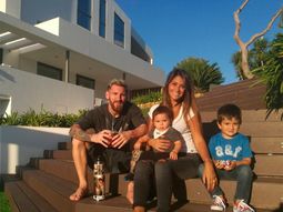 la tierna foto familiar de messi con roccuzzo y sus hijos: los amo la tierna foto familiar de messi con roccuzzo y sus hijos: los amo