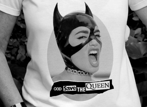 God Save the Queen, la remera de Lali Espósito que es furor: cuánto sale comprarla