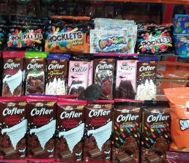 Denuncian la presencia de ratas en el kiosco de un cine de San Luis