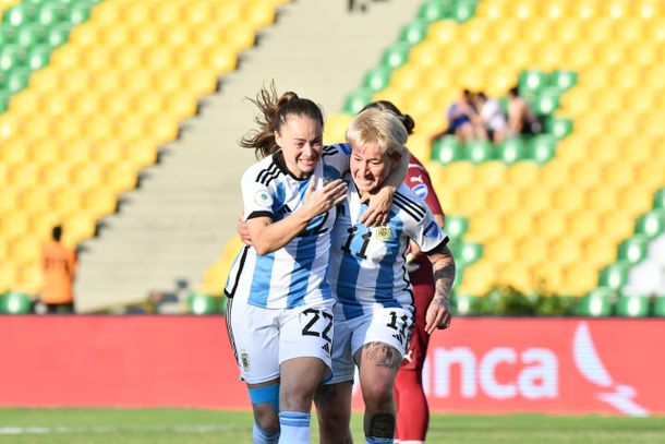 Argentina le ganó 5-0 a Uruguay en un duelo clave por la Copa América femenina