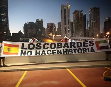 Hinchas de River en Dubai