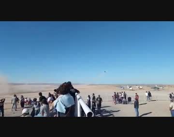 Accidente en festival aéreo: un avión chocó a metros del público